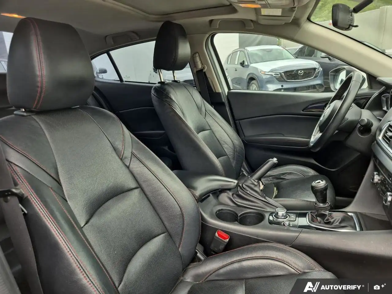 Mazda 3 снимка Mazda 3