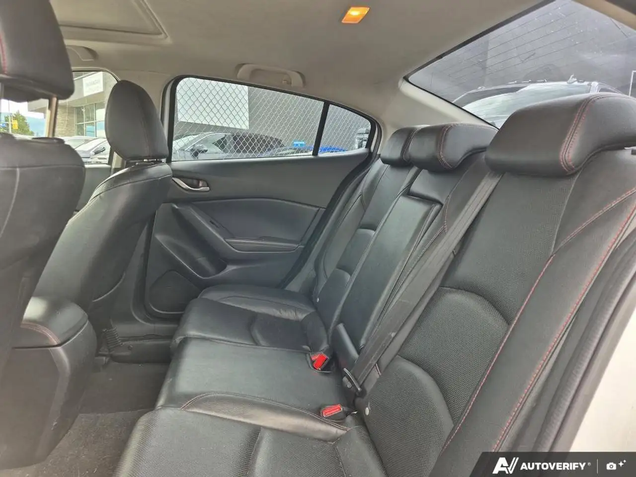 Mazda 3 снимка Mazda 3