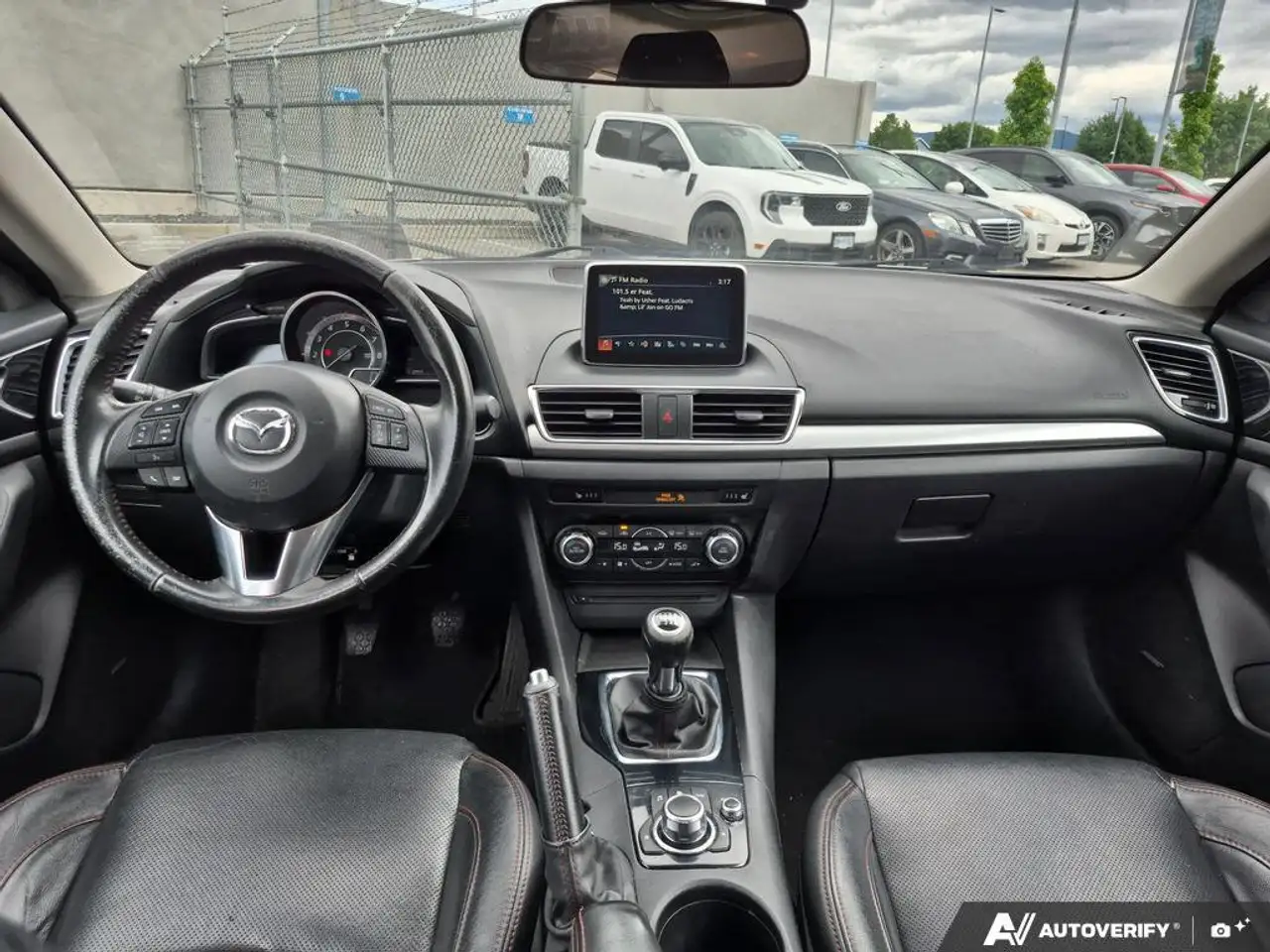 Mazda 3 снимка Mazda 3