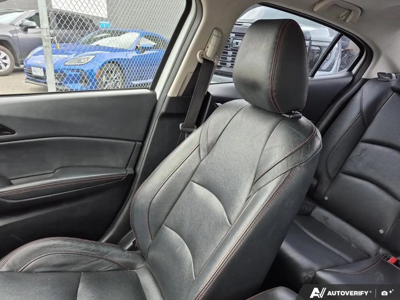 Mazda 3 снимка Mazda 3