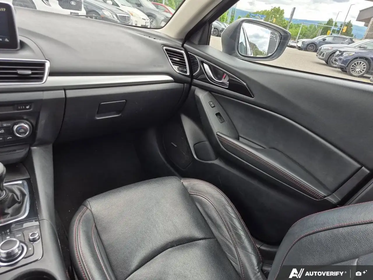 Mazda 3 снимка Mazda 3