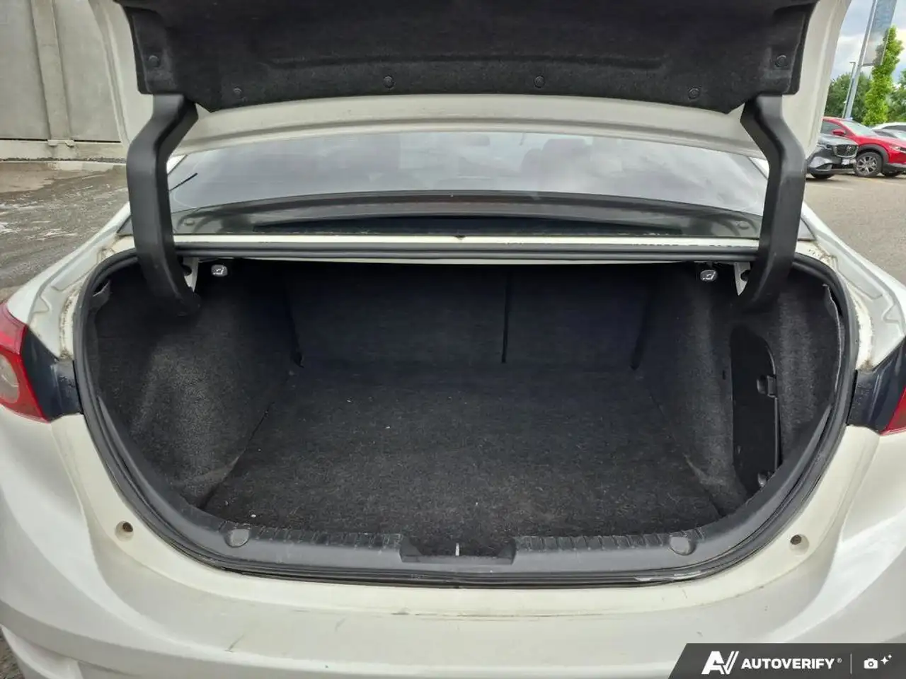 Mazda 3 снимка Mazda 3