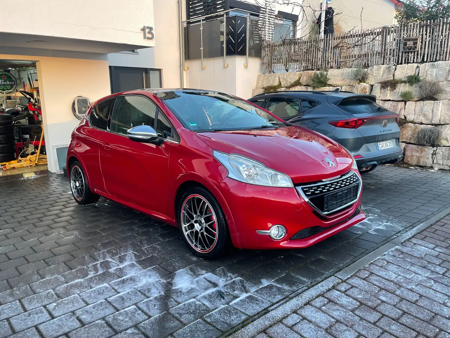 Peugeot 208 GTi - 1