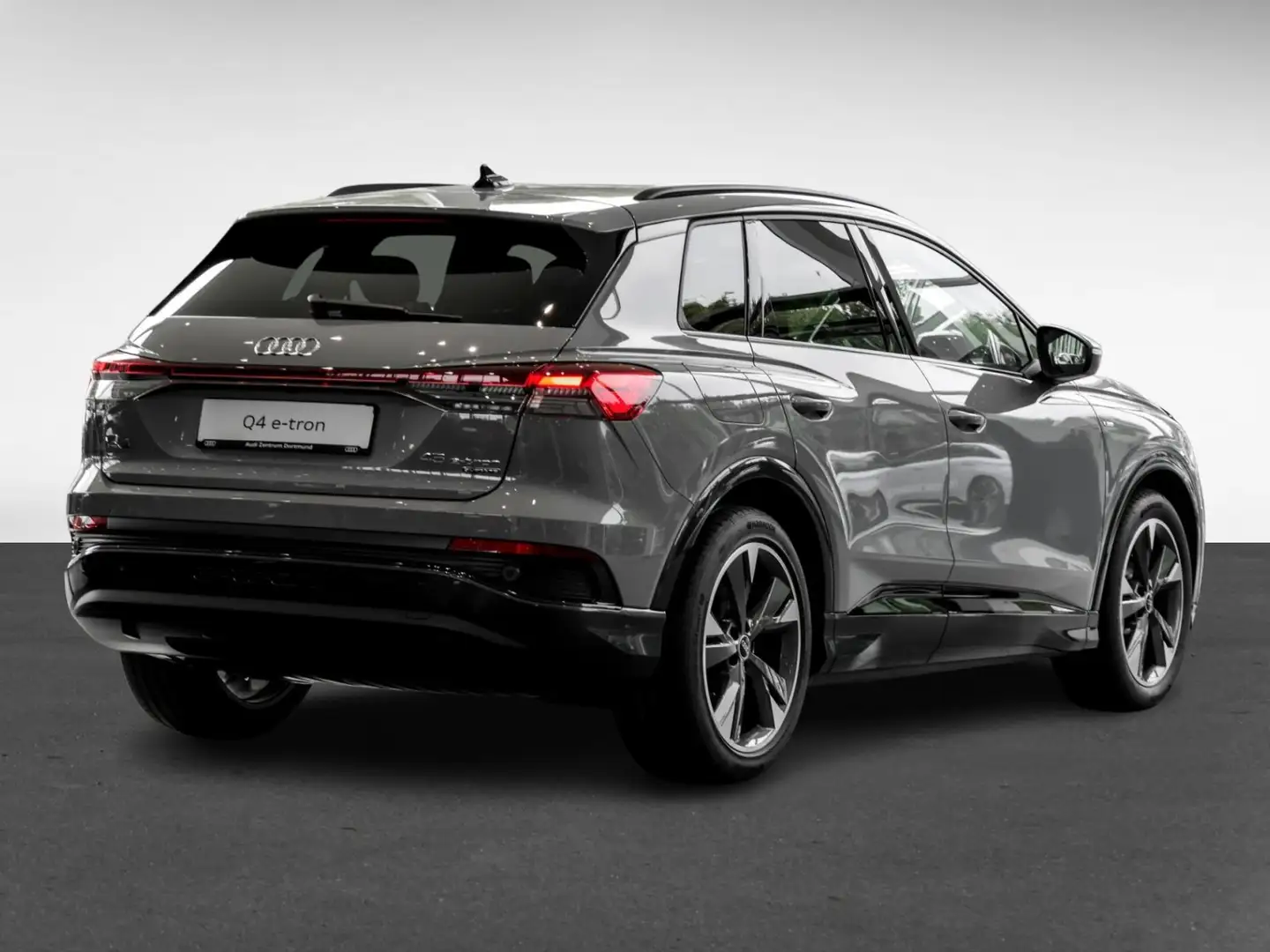 Audi Q4 e-tron 45 quattro S LINE PANO AHK HEADUP LM20 Szürke - 2
