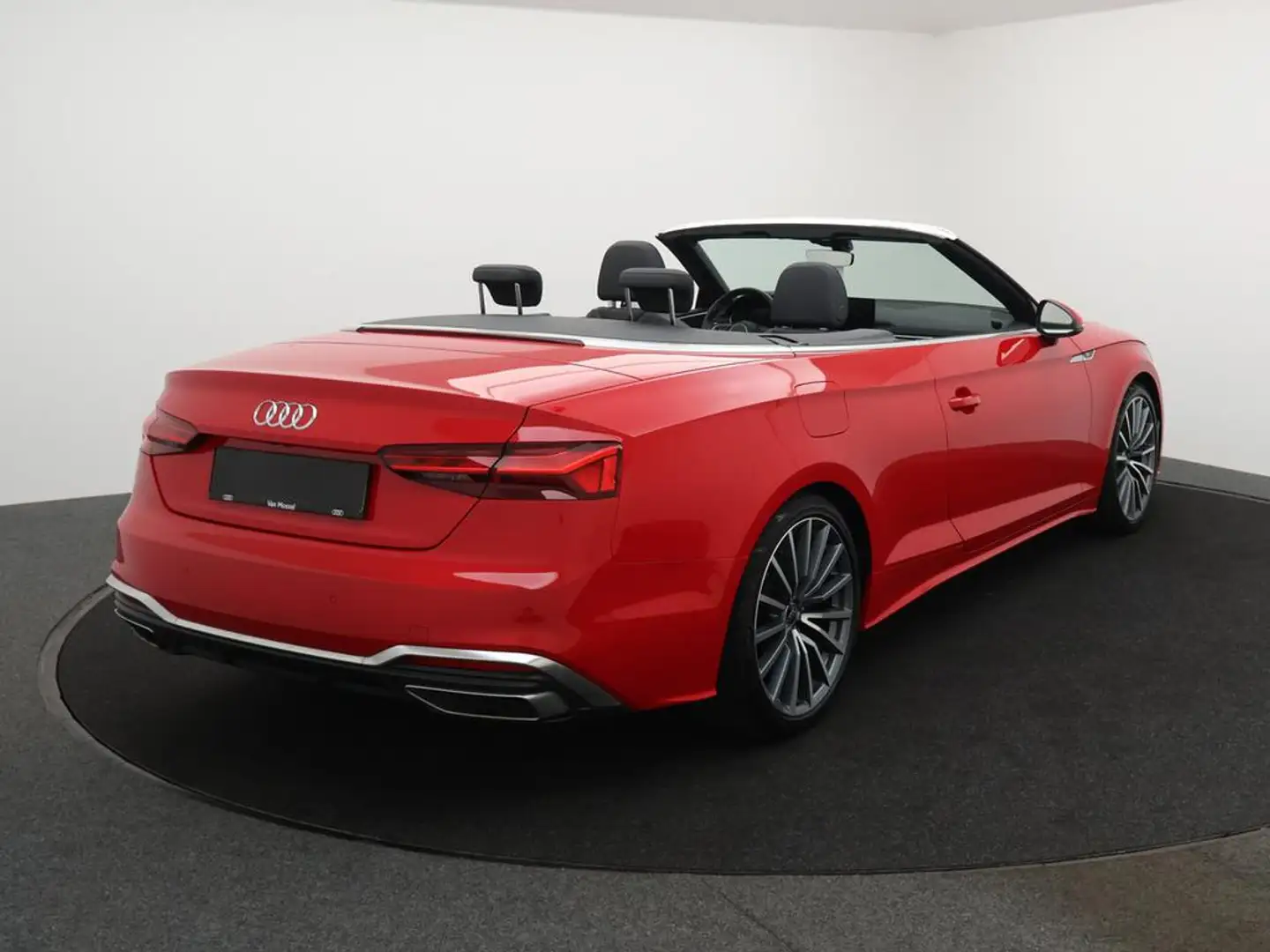 Audi A5 Cabriolet Audi A5 Cabriolet S-LINE 35TFSI 150PK *AUTOMAAT*NEKVERWARMING*LEDER*NAVI*APP CONNECT*BLTH*CRUISE*DIGITAL DASHBO Rood - 2