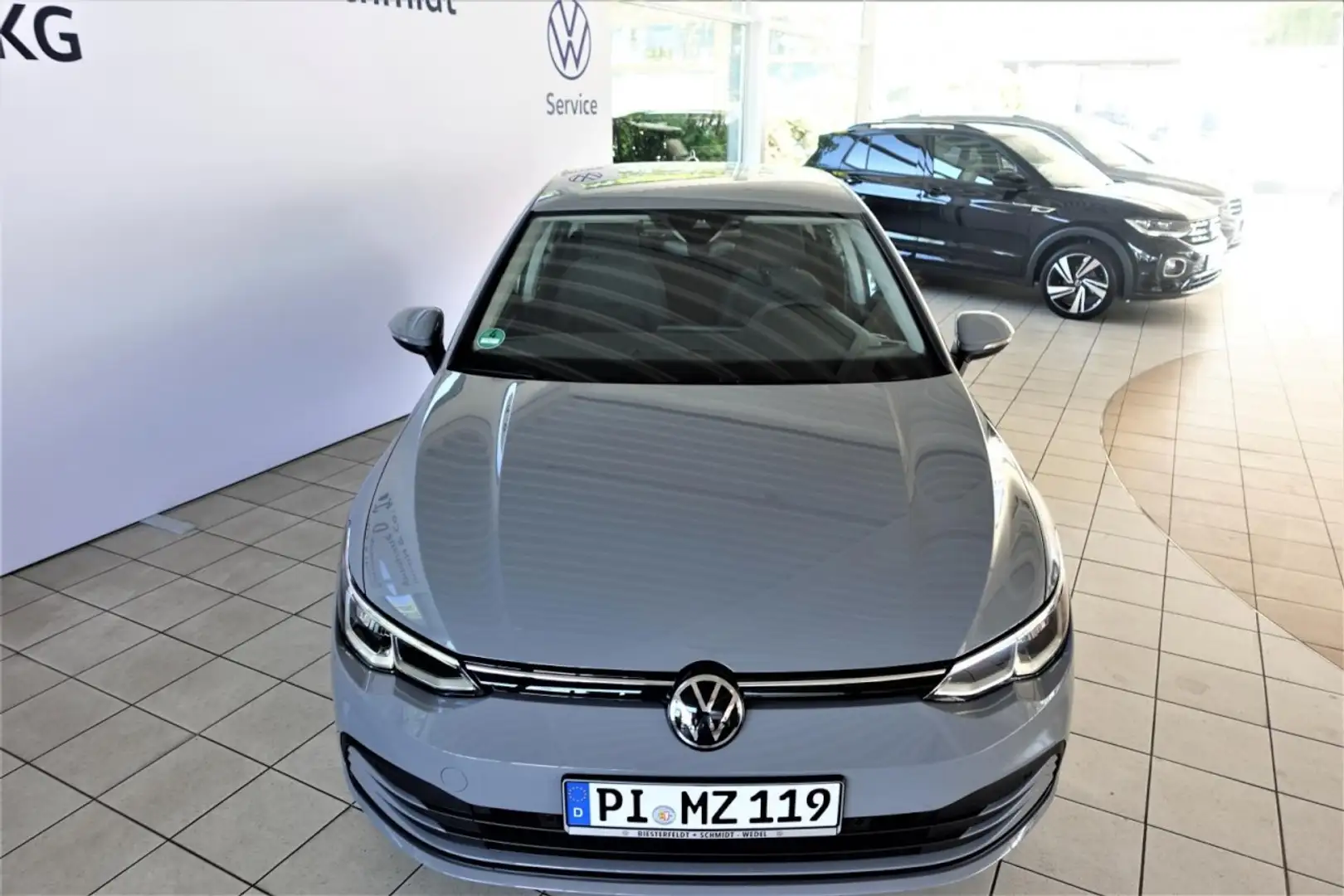 Volkswagen Golf VIII 1.0eTSI Life DSG PDC SHZ LED ACC Klima Klima Grijs - 2