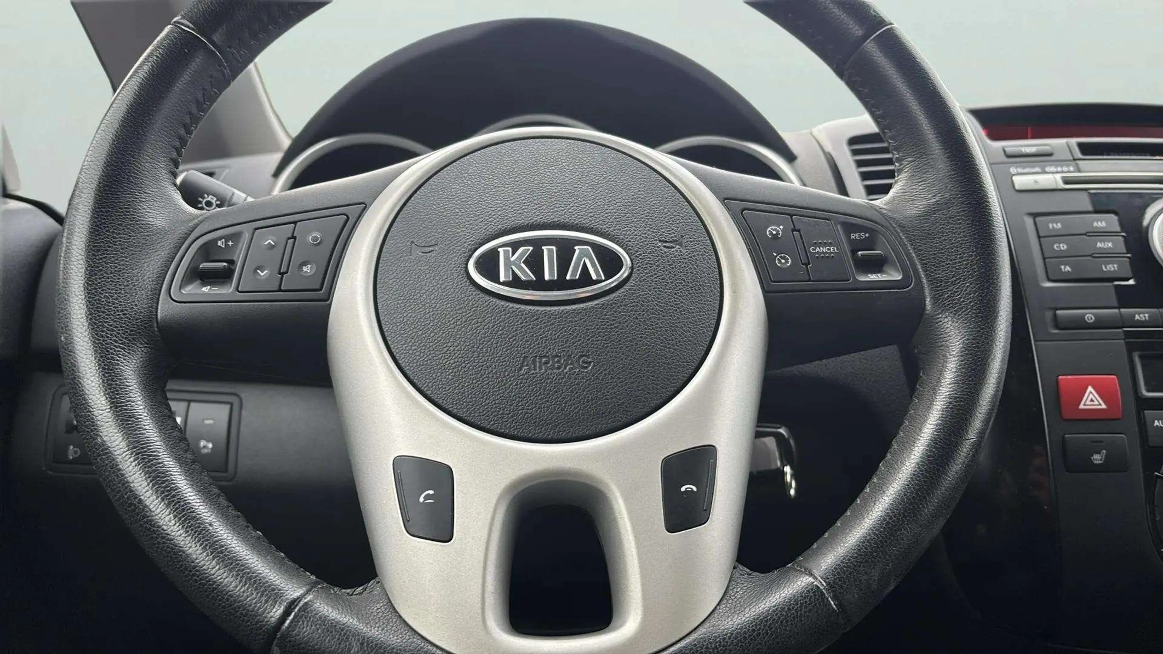 Kia Venga Automatik*1.Hand*HU/AU Neu*SHZ*Temp.*Kamera*PDC*BT — photo 13