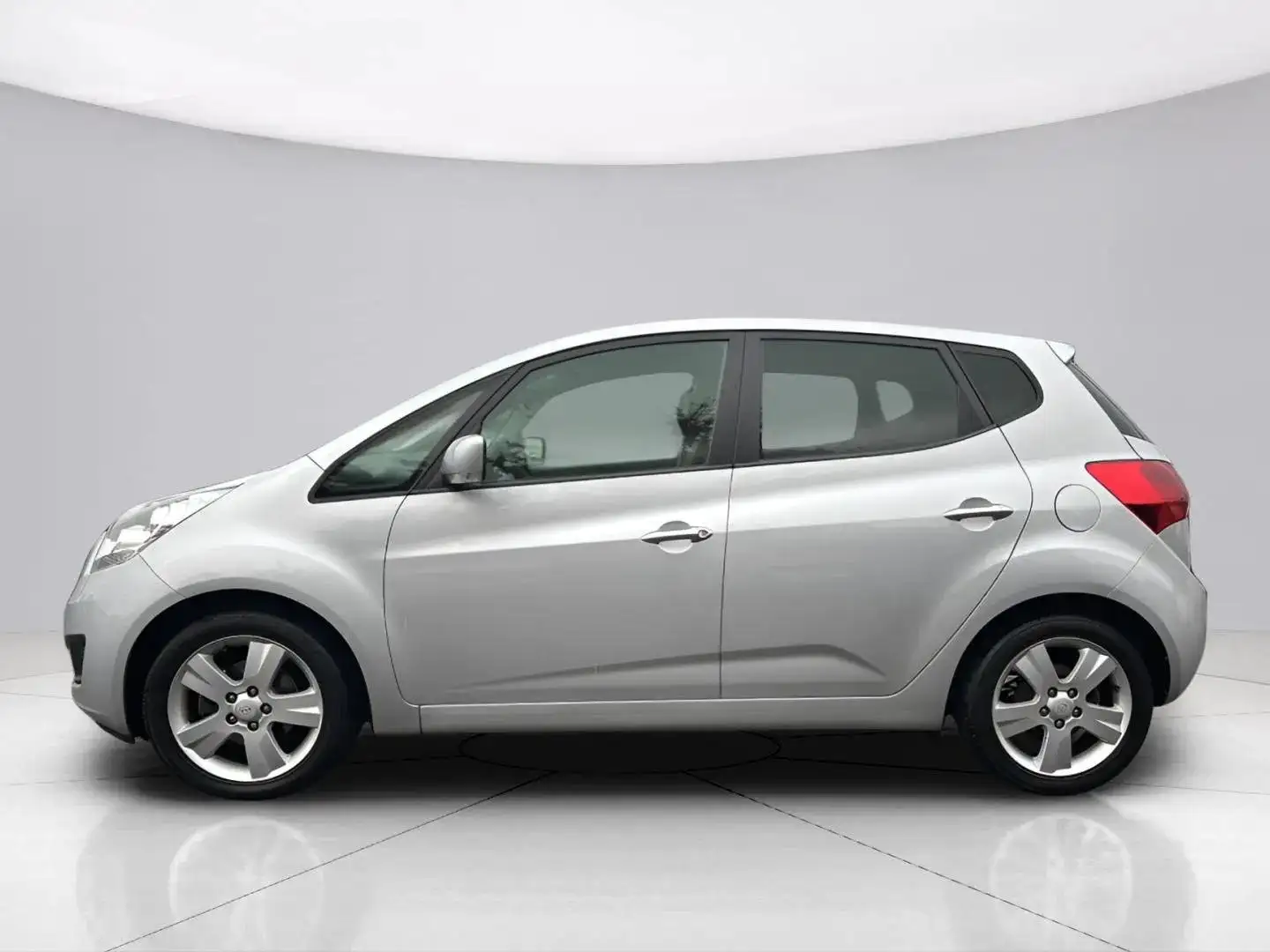 Kia Venga Automatik*1.Hand*HU/AU Neu*SHZ*Temp.*Kamera*PDC*BT Grau - 2