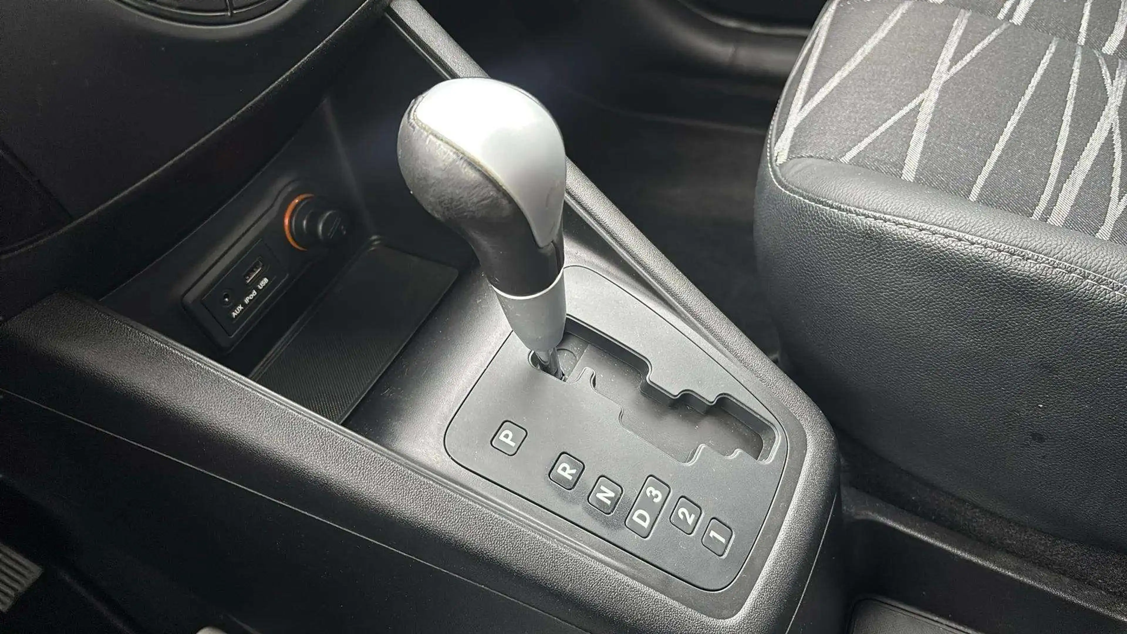 Kia Venga Automatik*1.Hand*HU/AU Neu*SHZ*Temp.*Kamera*PDC*BT — photo 11