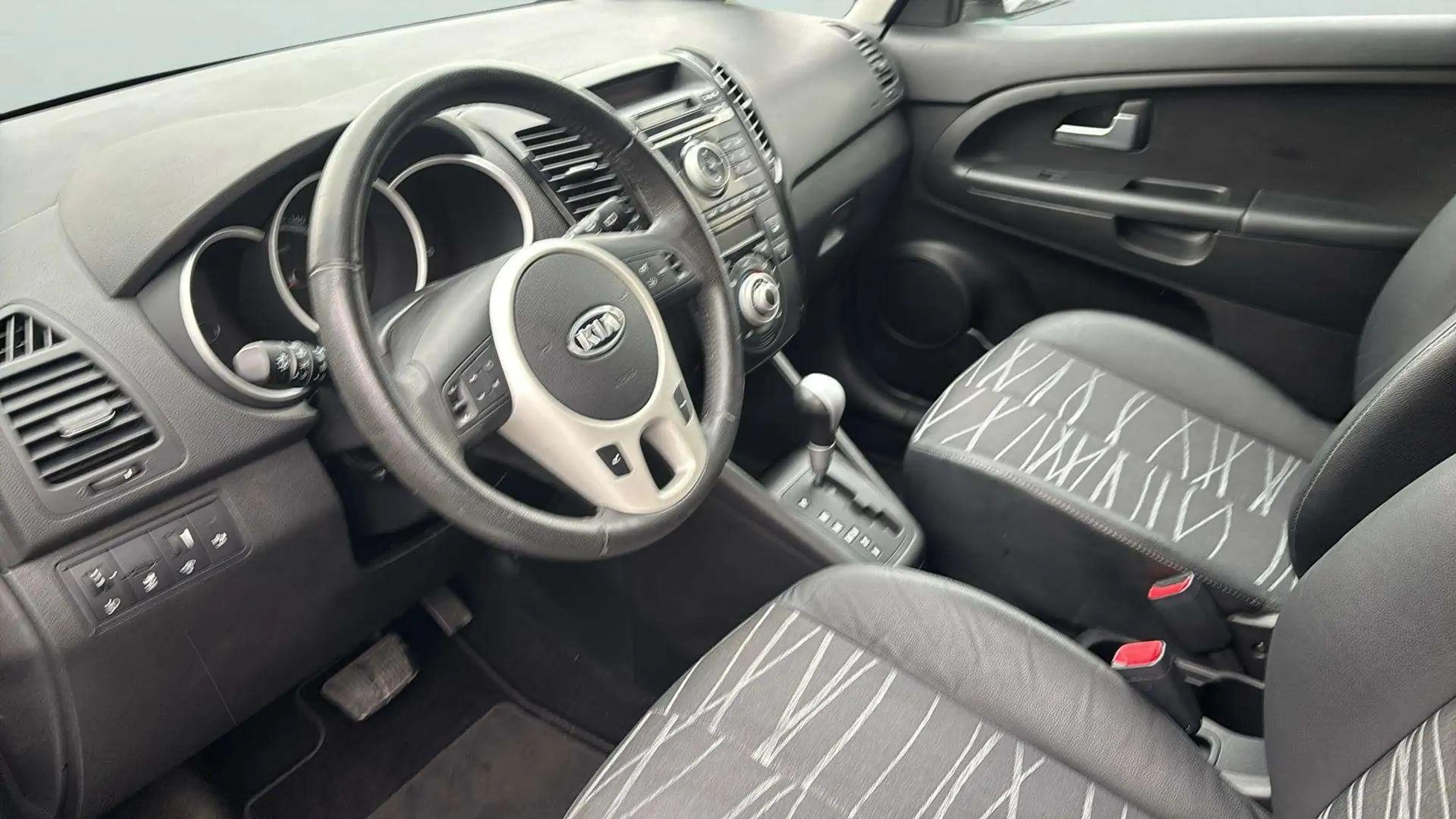 Kia Venga Automatik*1.Hand*HU/AU Neu*SHZ*Temp.*Kamera*PDC*BT — photo 9
