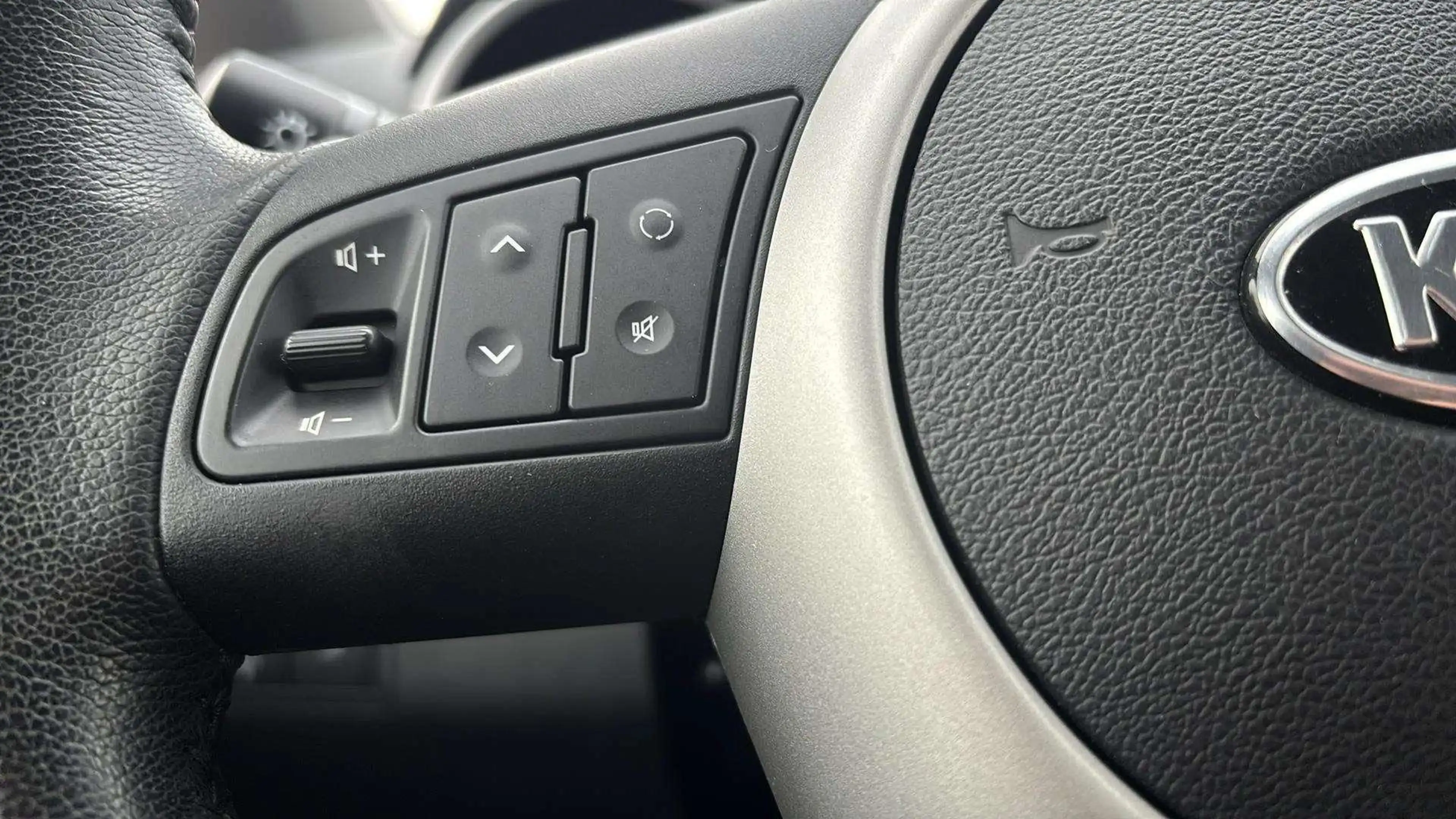 Kia Venga Automatik*1.Hand*HU/AU Neu*SHZ*Temp.*Kamera*PDC*BT — photo 15