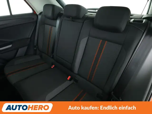 Volkswagen T-Roc view 14