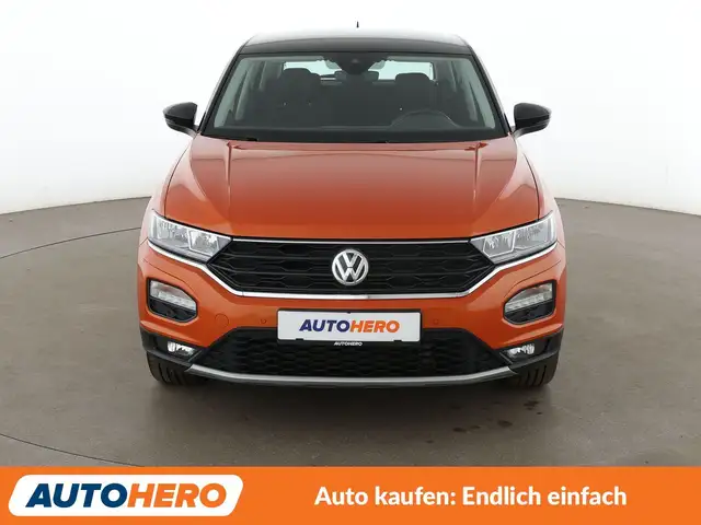 Volkswagen T-Roc view 9