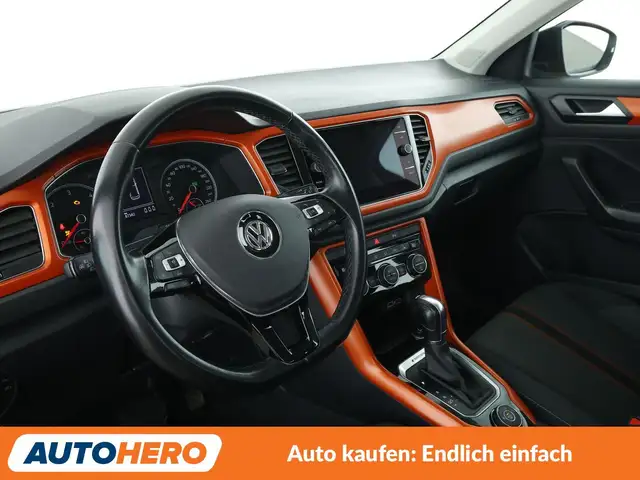 Volkswagen T-Roc view 11