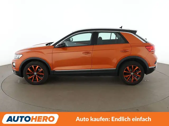 Volkswagen T-Roc view 3