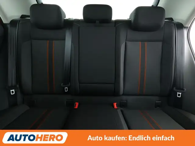 Volkswagen T-Roc view 15