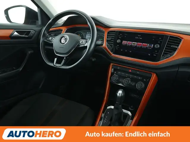 Volkswagen T-Roc view 13