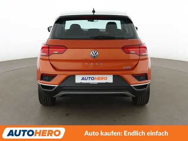 Volkswagen T-Roc view 5