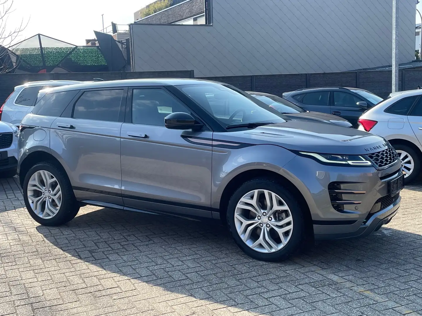Land Rover Range Rover Evoque 2.0 Turbo MHEV 4WD P200 R-Dynamic SE Grijs - 2