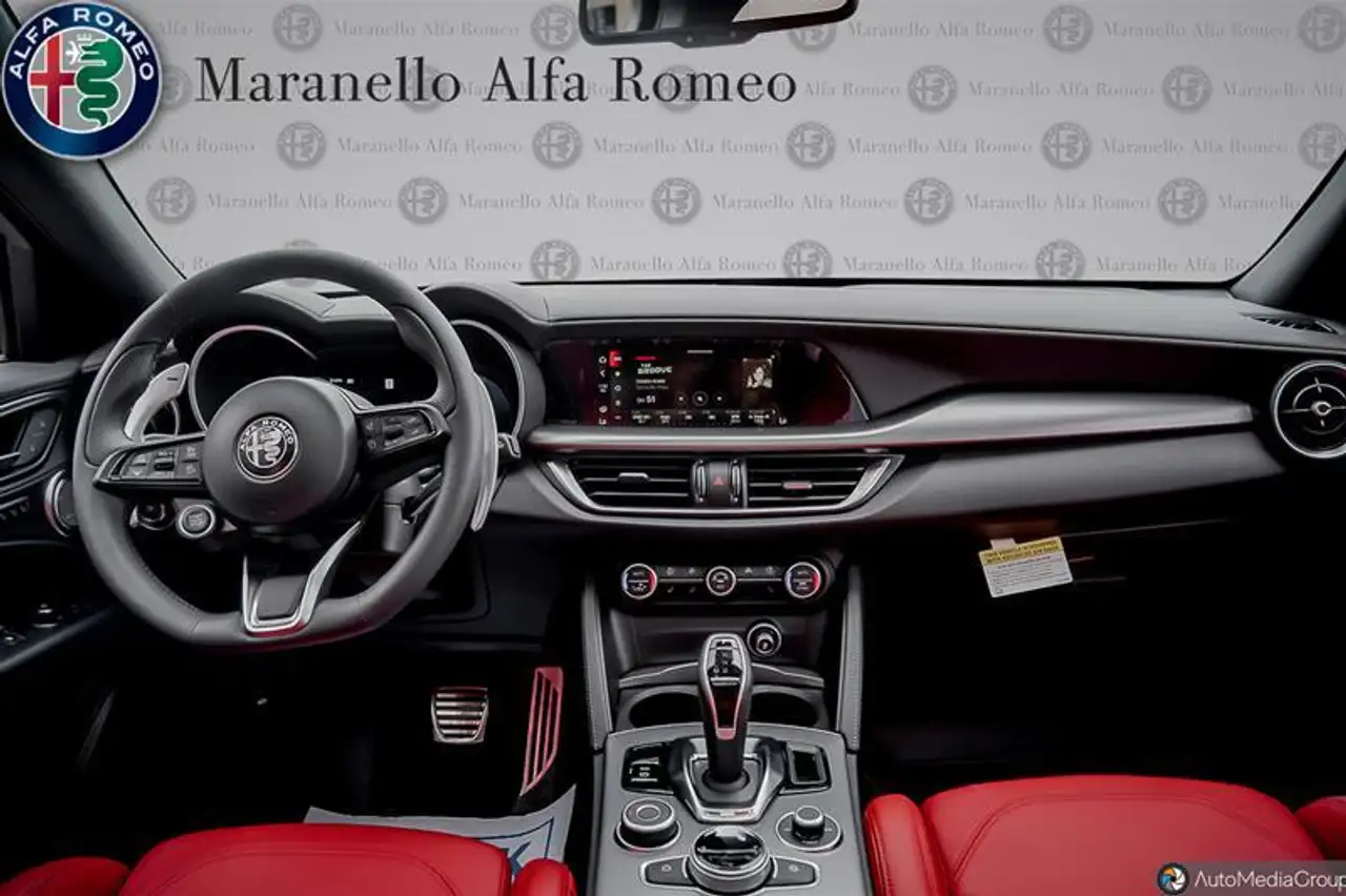 Alfa Romeo Stelvio снимка Alfa Romeo Stelvio