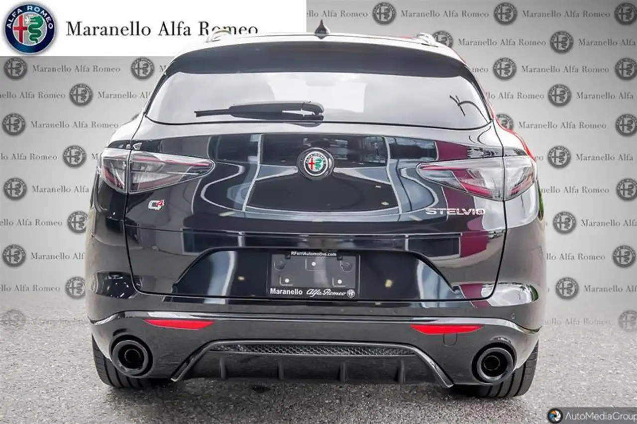 Alfa Romeo Stelvio снимка Alfa Romeo Stelvio