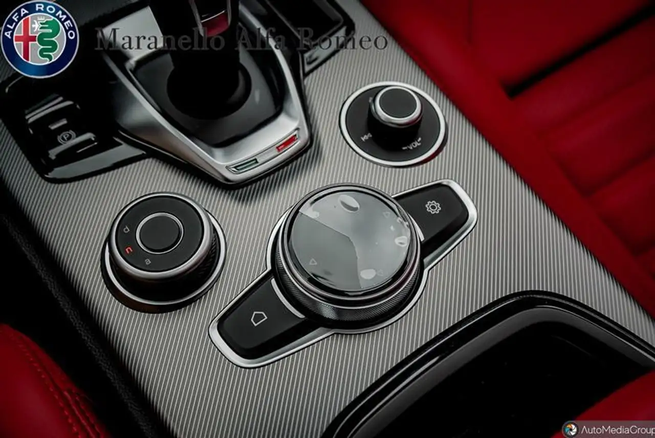 Alfa Romeo Stelvio снимка Alfa Romeo Stelvio