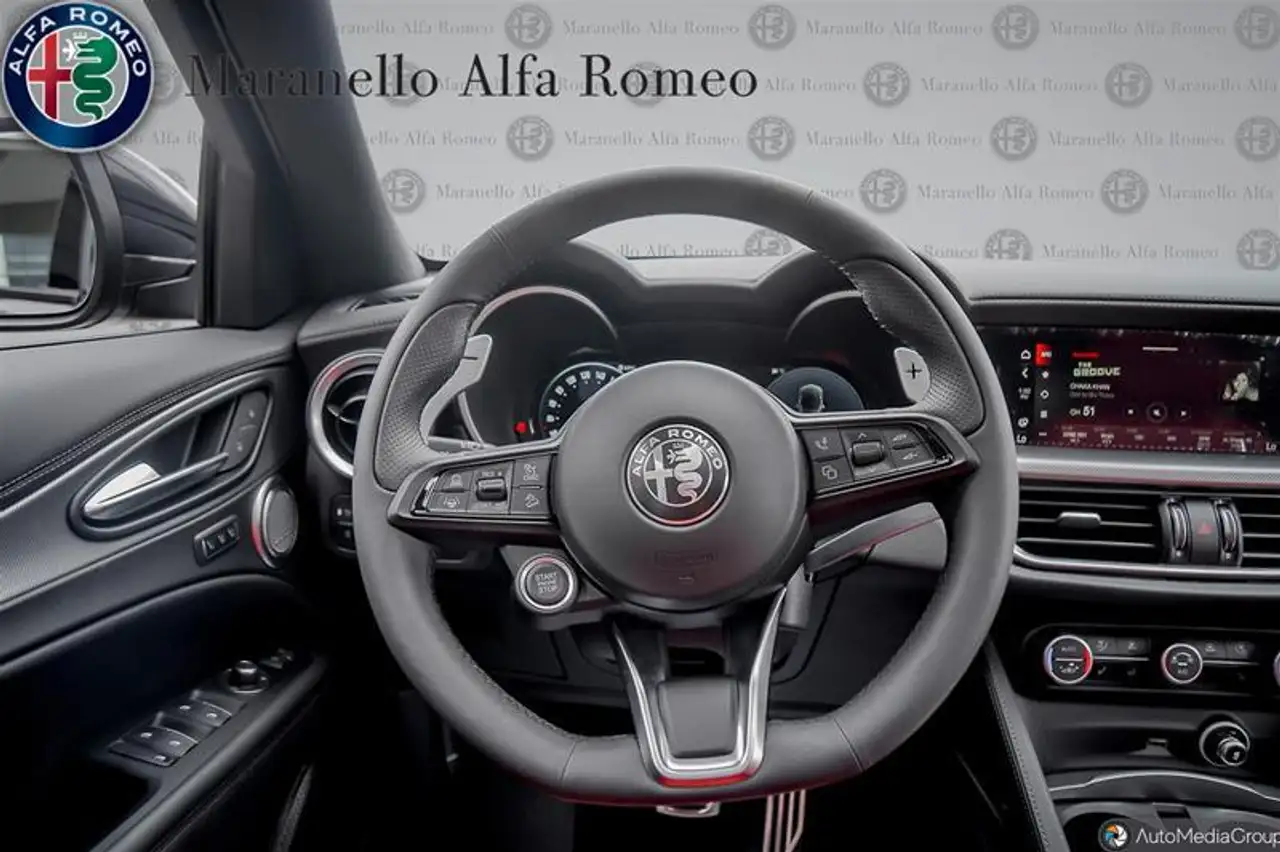 Alfa Romeo Stelvio снимка Alfa Romeo Stelvio