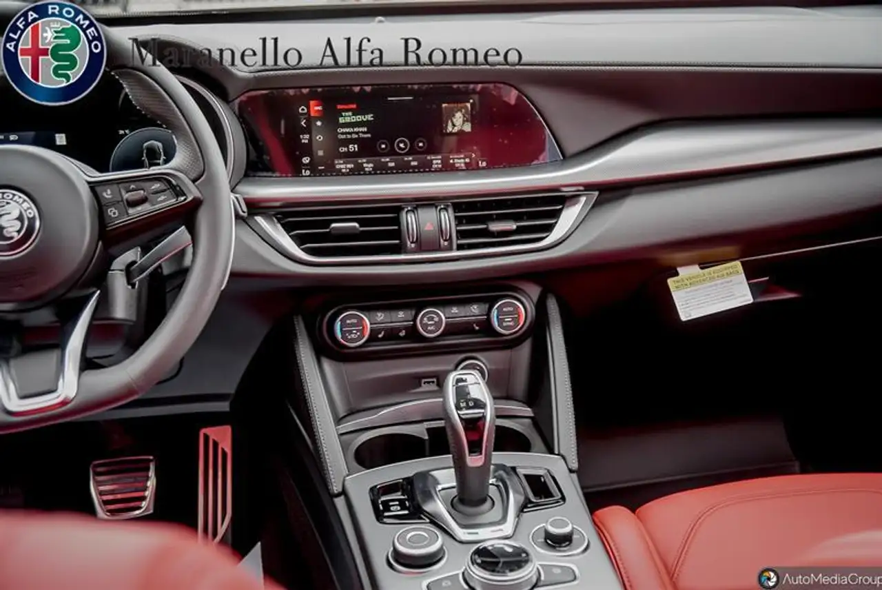 Alfa Romeo Stelvio снимка Alfa Romeo Stelvio