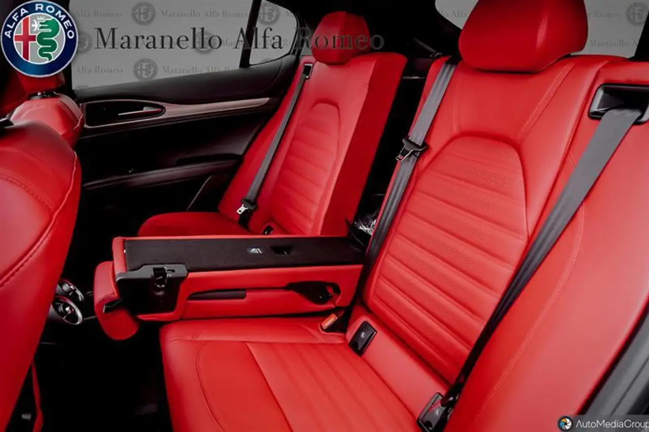 Alfa Romeo Stelvio снимка Alfa Romeo Stelvio
