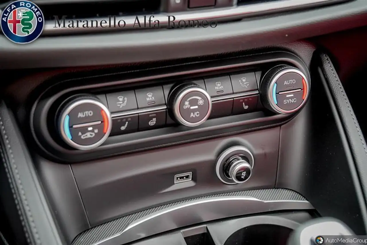 Alfa Romeo Stelvio снимка Alfa Romeo Stelvio