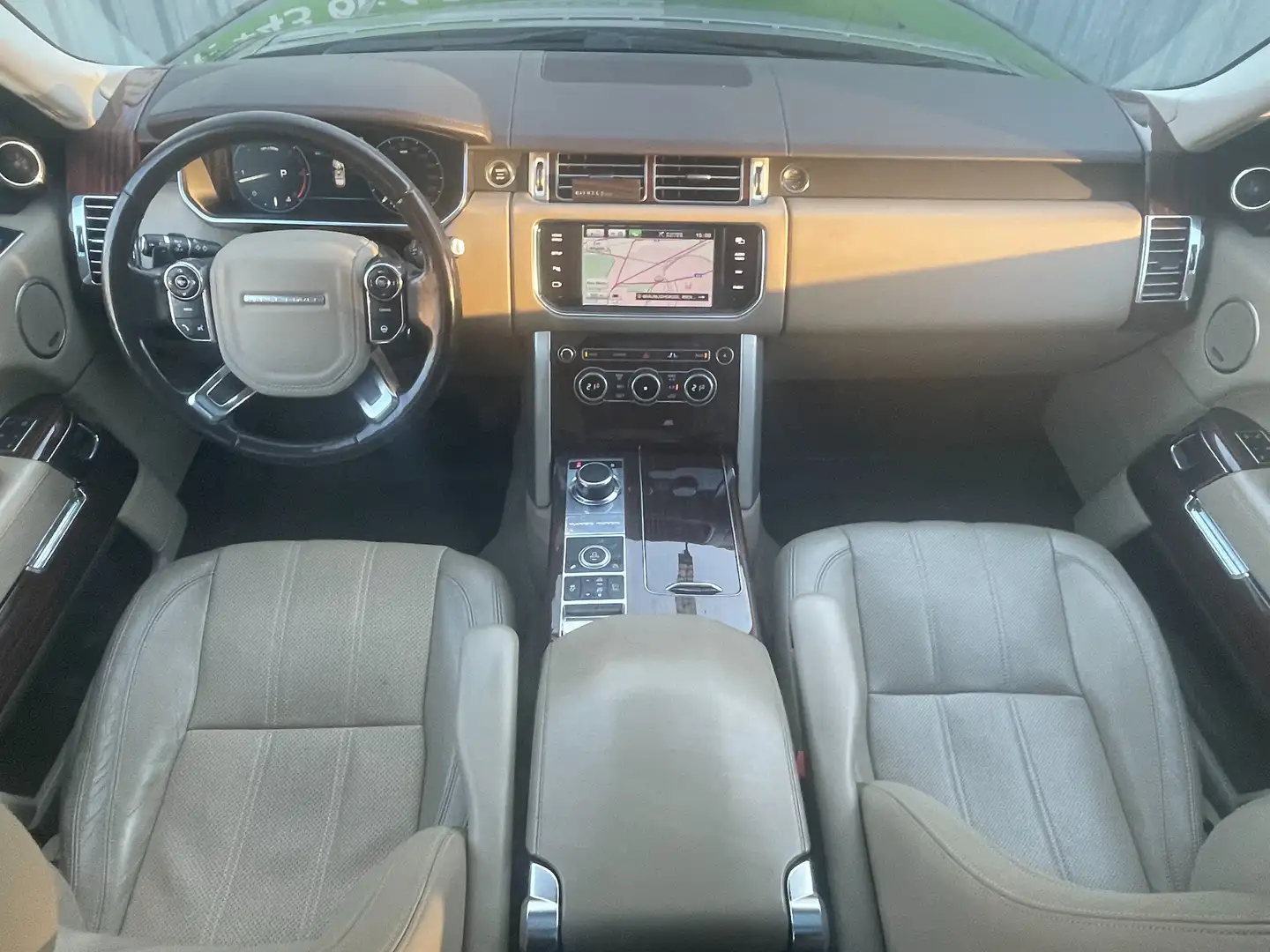 Land Rover Range Rover 4,4 SDV8 Vogue * 2. Besitz * Vollausstattung * Schwarz - 2