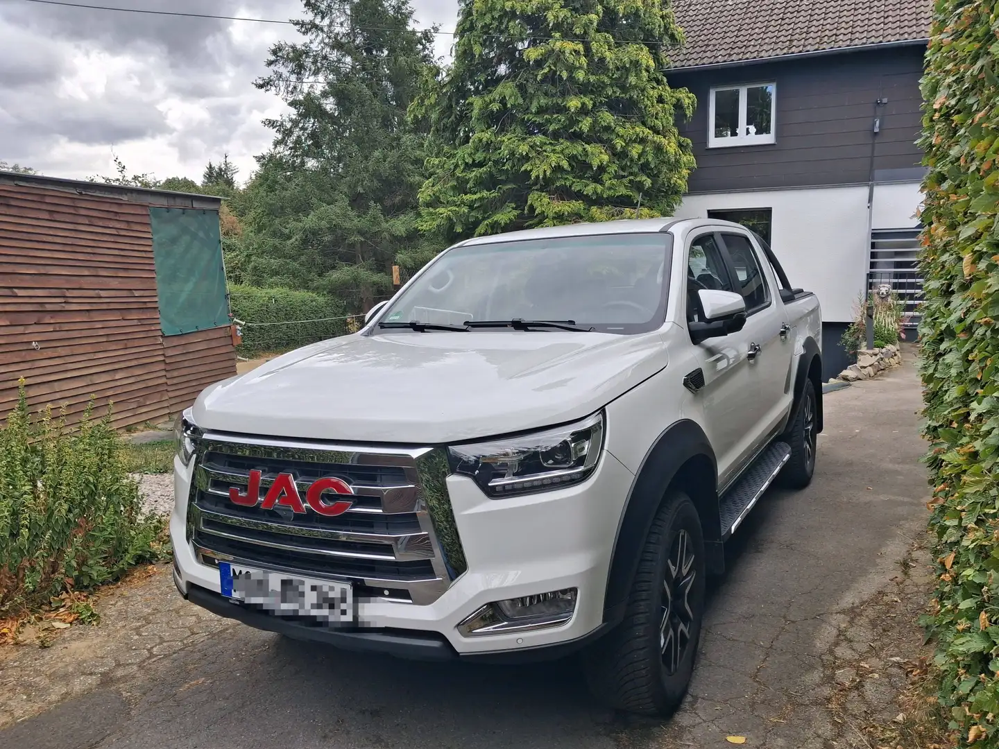 JAC 8 Pro Allrad, AHK, Rollo, Hohlraum/Unterboden Versiegelung Weiß - 1