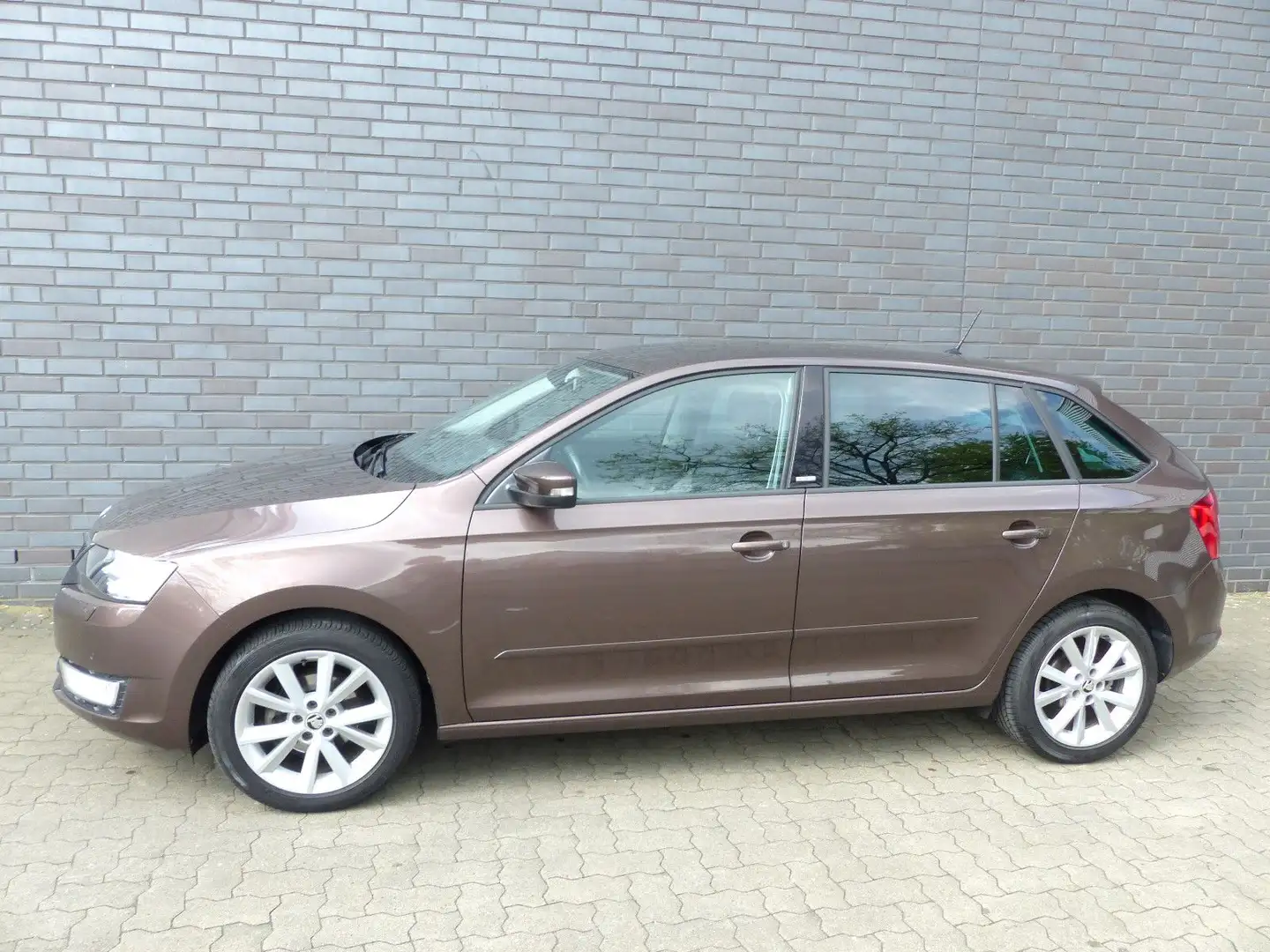 Skoda Rapid/Spaceback Spaceback Joy Automatik/Xenon/2.Hd Braun - 1