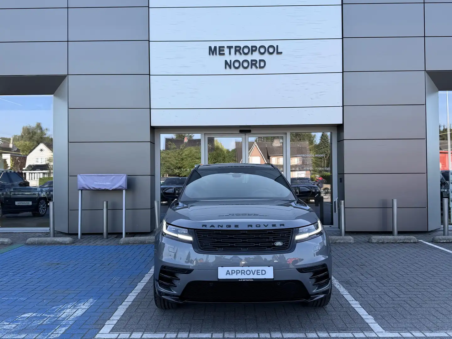 Land Rover Range Rover Velar Dynamic SE Gris - 2