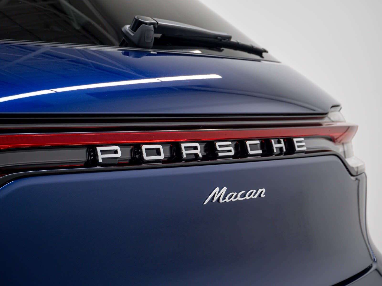 2025 Porsche Macan Fresh New Arrival, Low Mileage, Full Services, Ple thumb 12