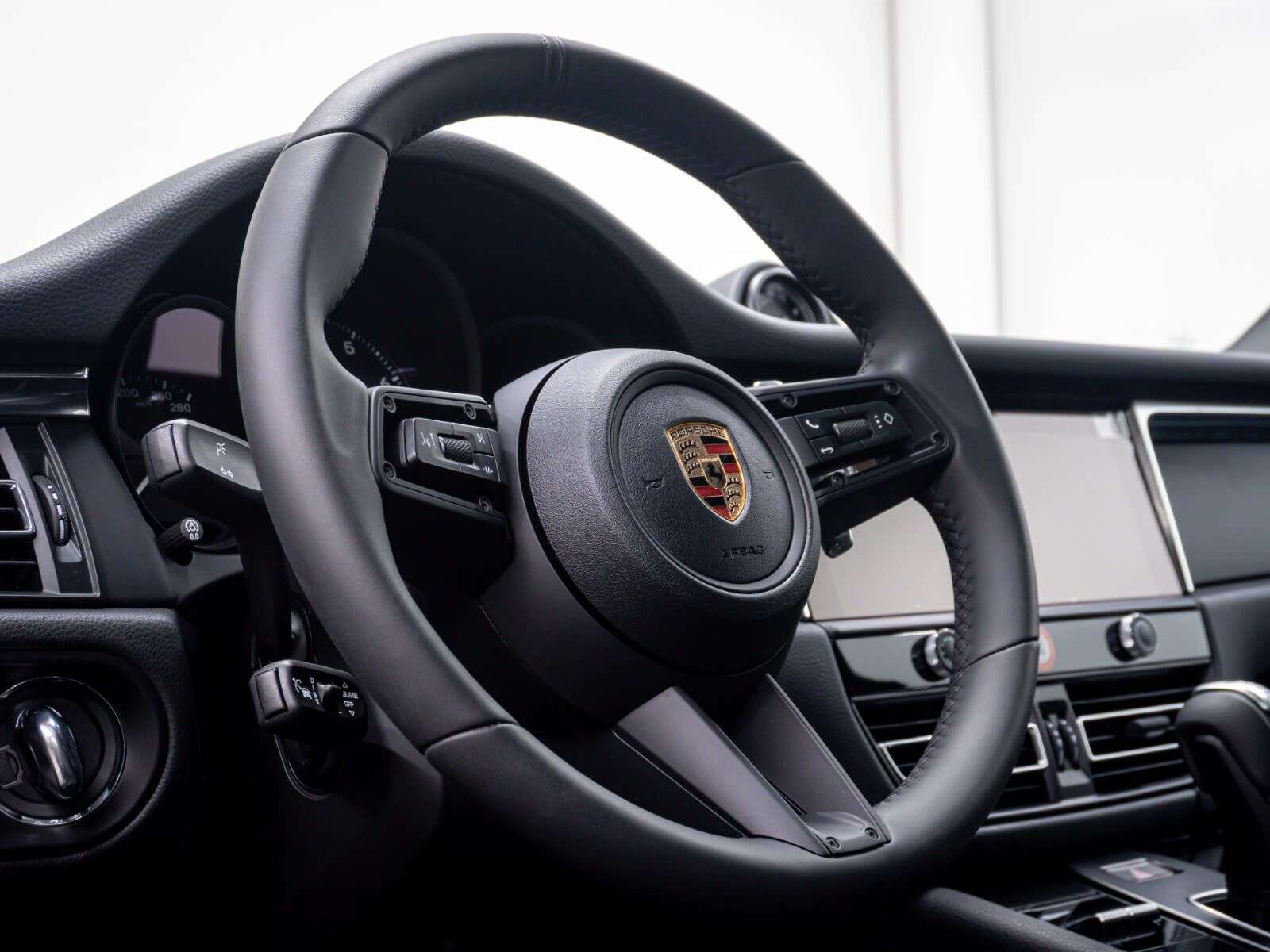 2025 Porsche Macan Fresh New Arrival, Low Mileage, Full Services, Ple thumb 30