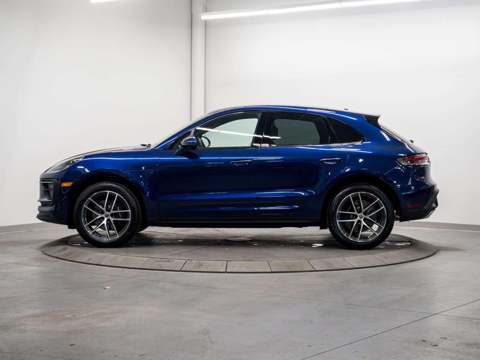 2025 Porsche Macan Fresh New Arrival, Low Mileage, Full Services, Ple alt 2