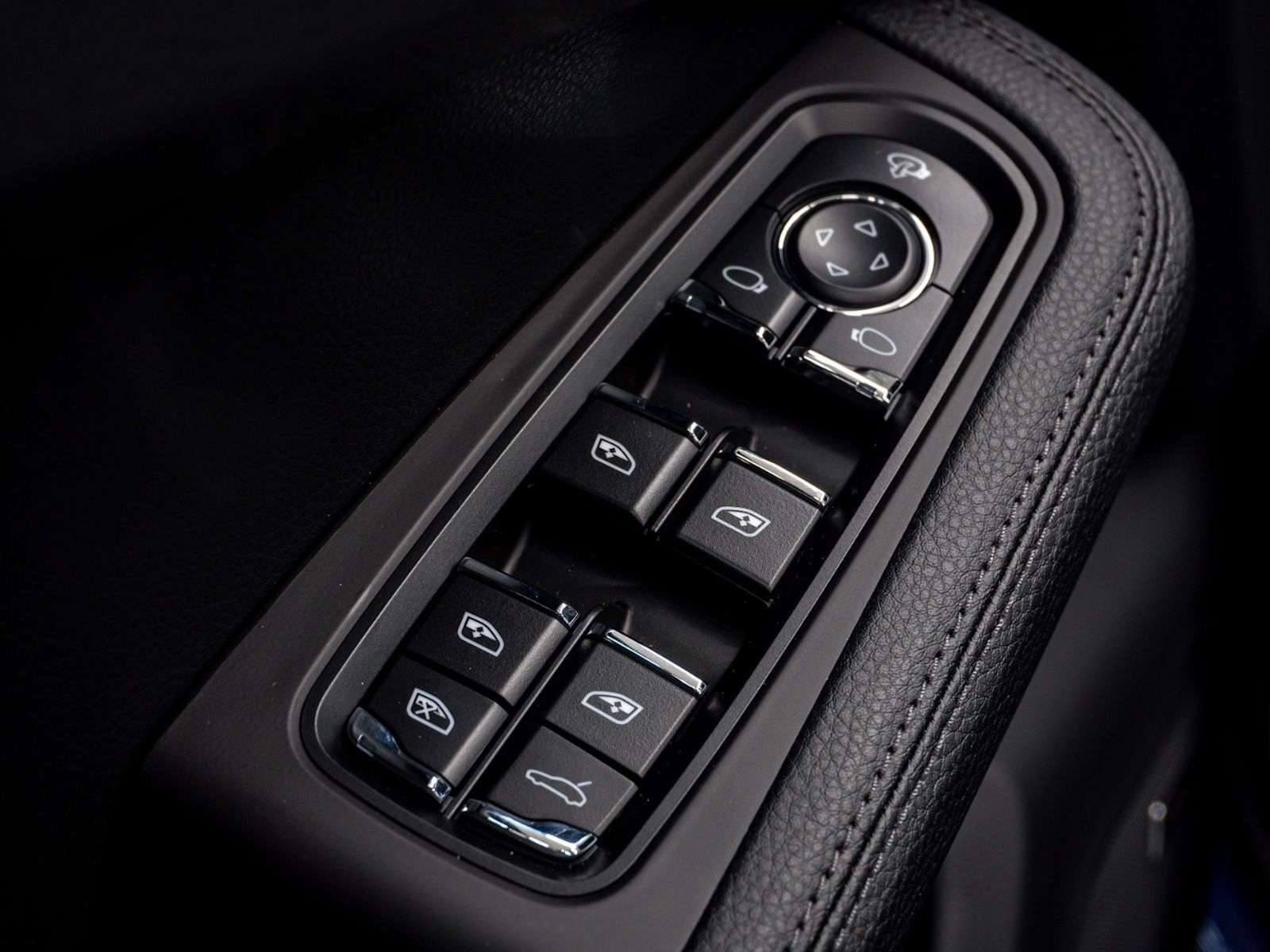 2025 Porsche Macan Fresh New Arrival, Low Mileage, Full Services, Ple thumb 26