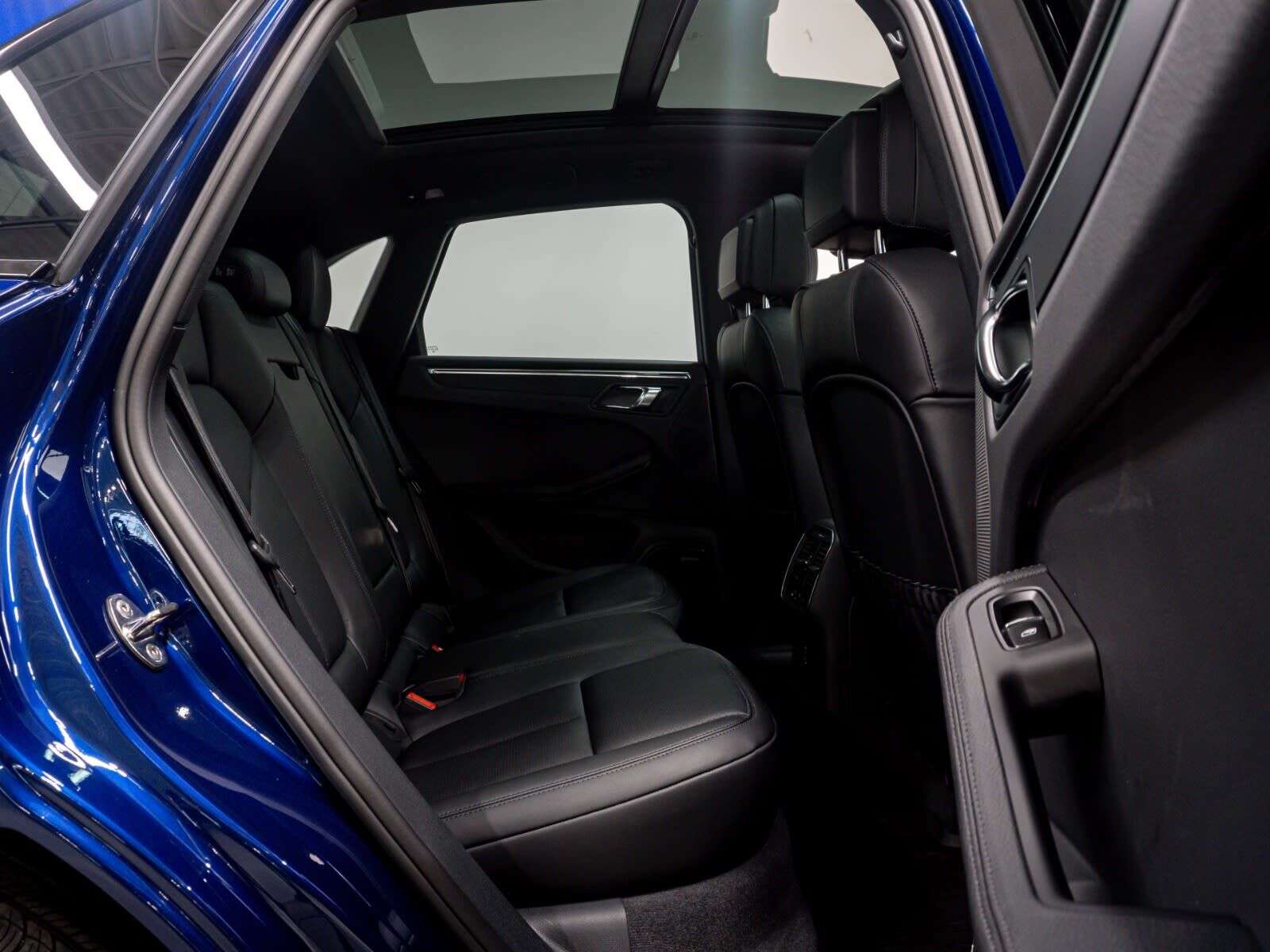 2025 Porsche Macan Fresh New Arrival, Low Mileage, Full Services, Ple thumb 21