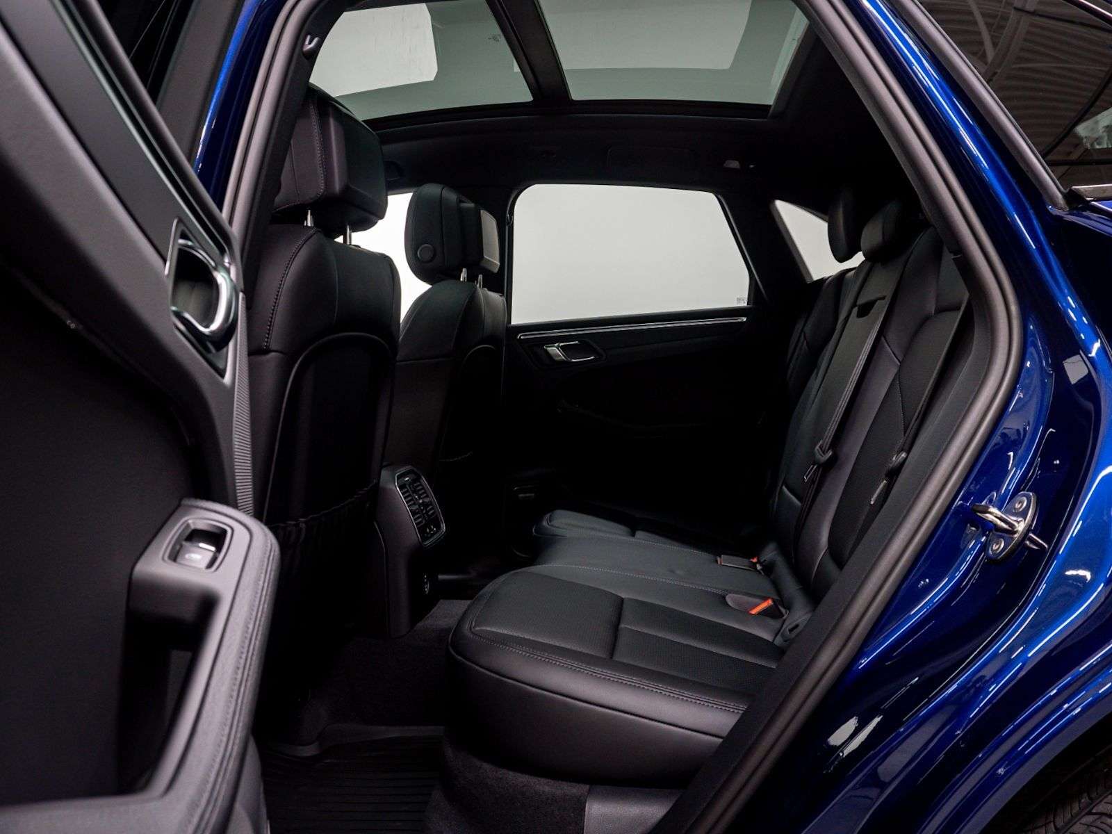 2025 Porsche Macan Fresh New Arrival, Low Mileage, Full Services, Ple thumb 22
