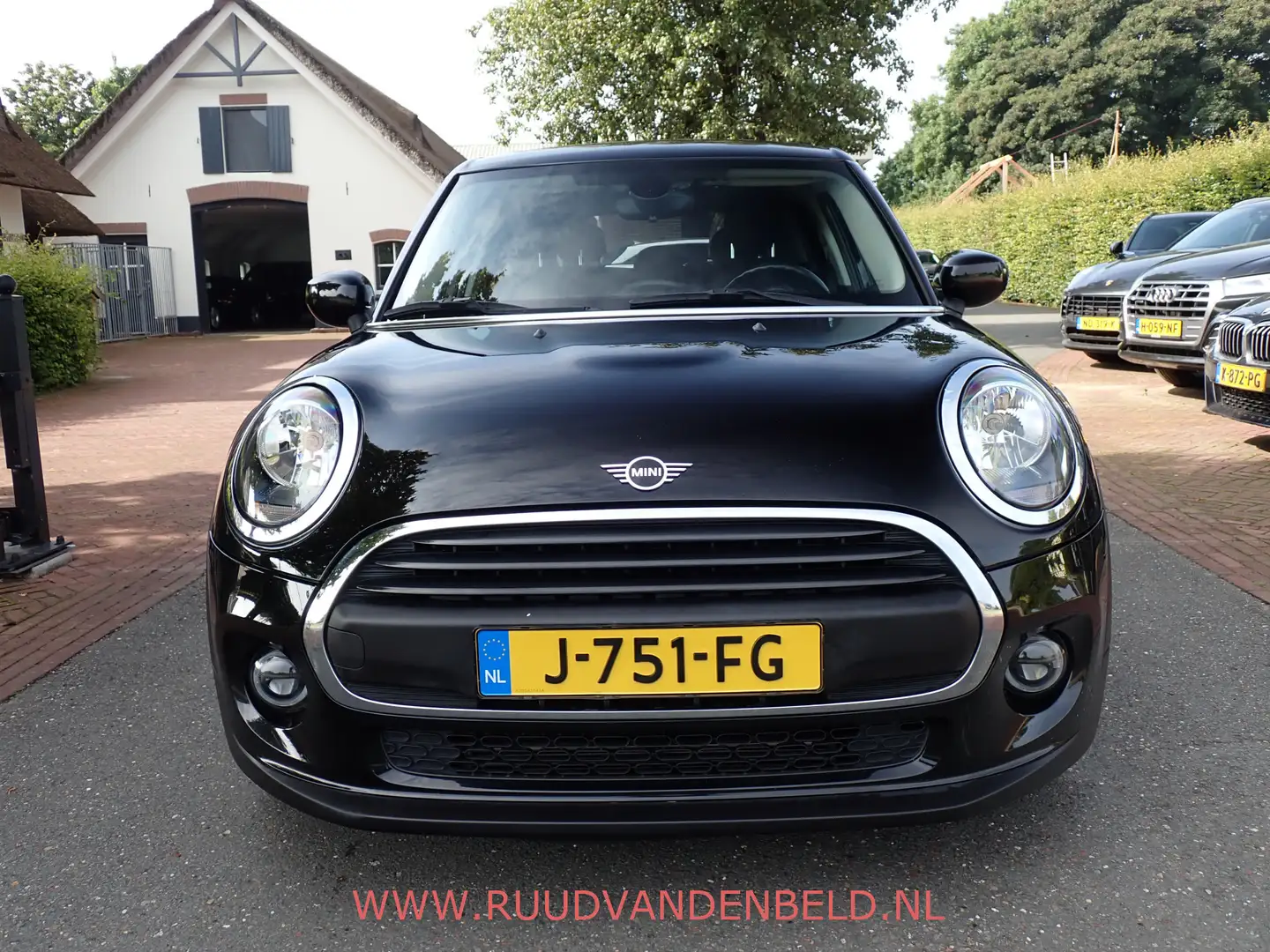 MINI One 1.5 Pepper NAVI / CARPLAY / PDC / CRUISE Zwart - 2