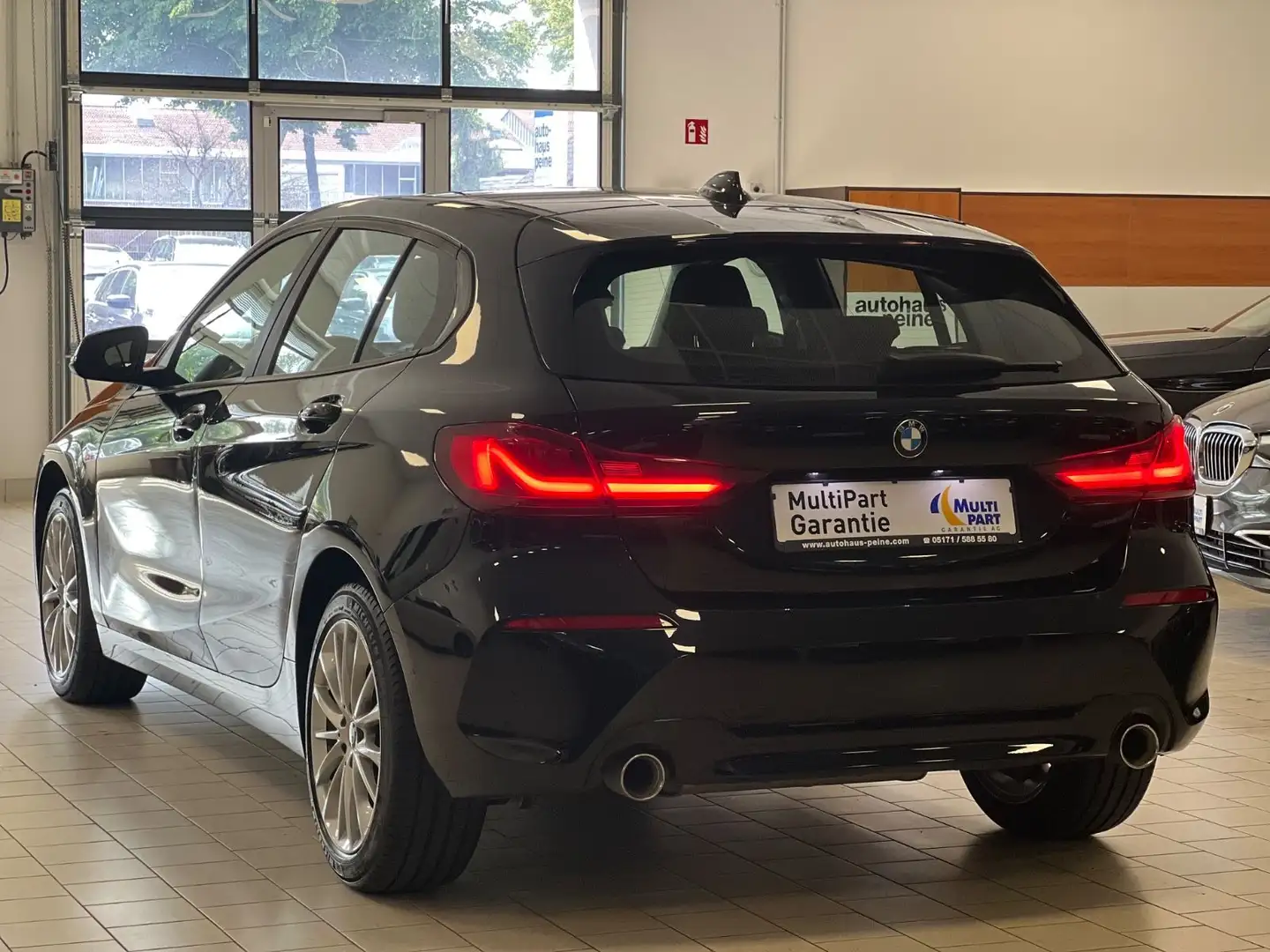 BMW 118 d/Aut/LCPProf/Navi/LED/Tempom/ActGuard+/Advan Schwarz - 2