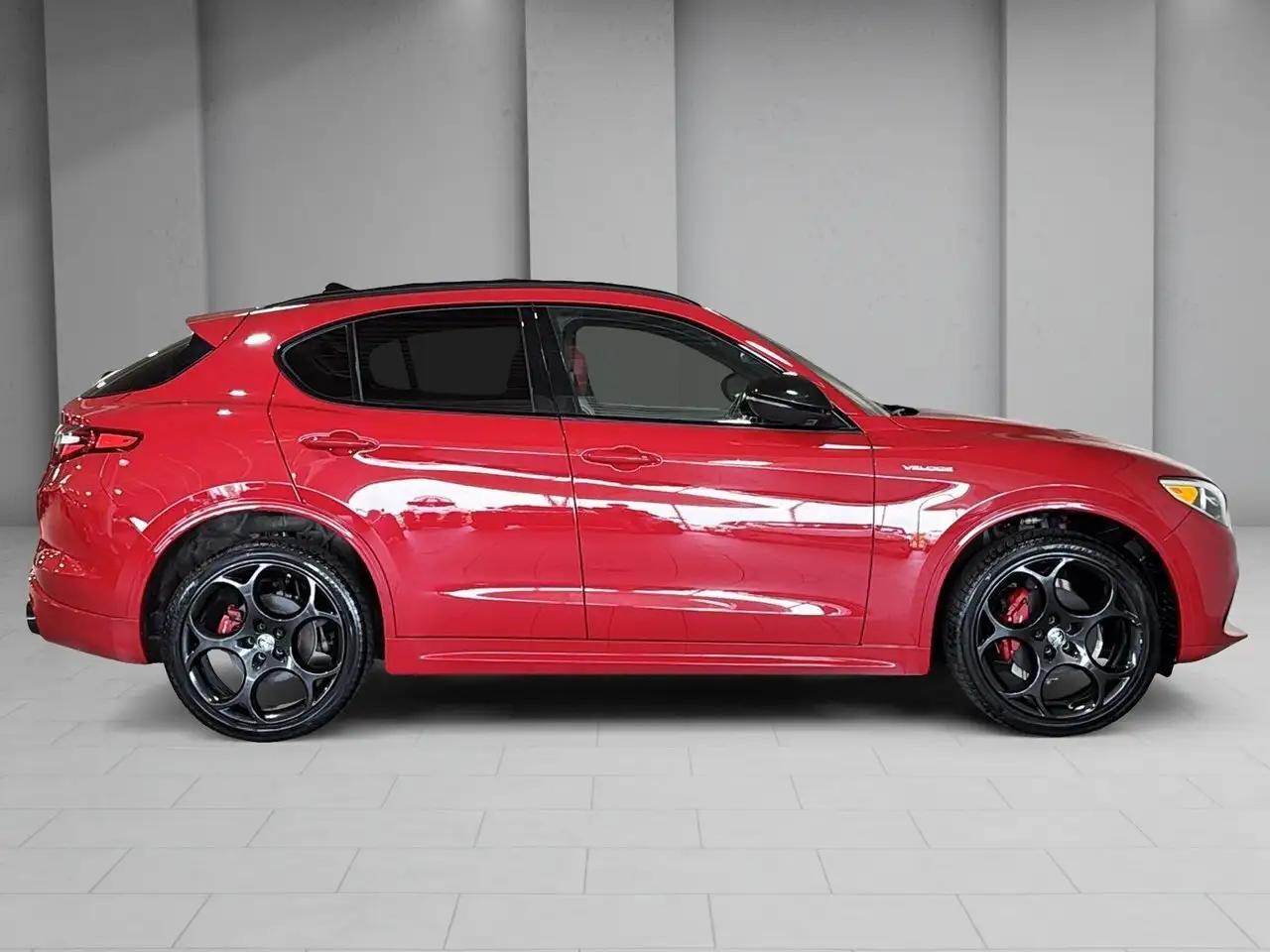 Alfa Romeo Stelvio снимка Alfa Romeo Stelvio