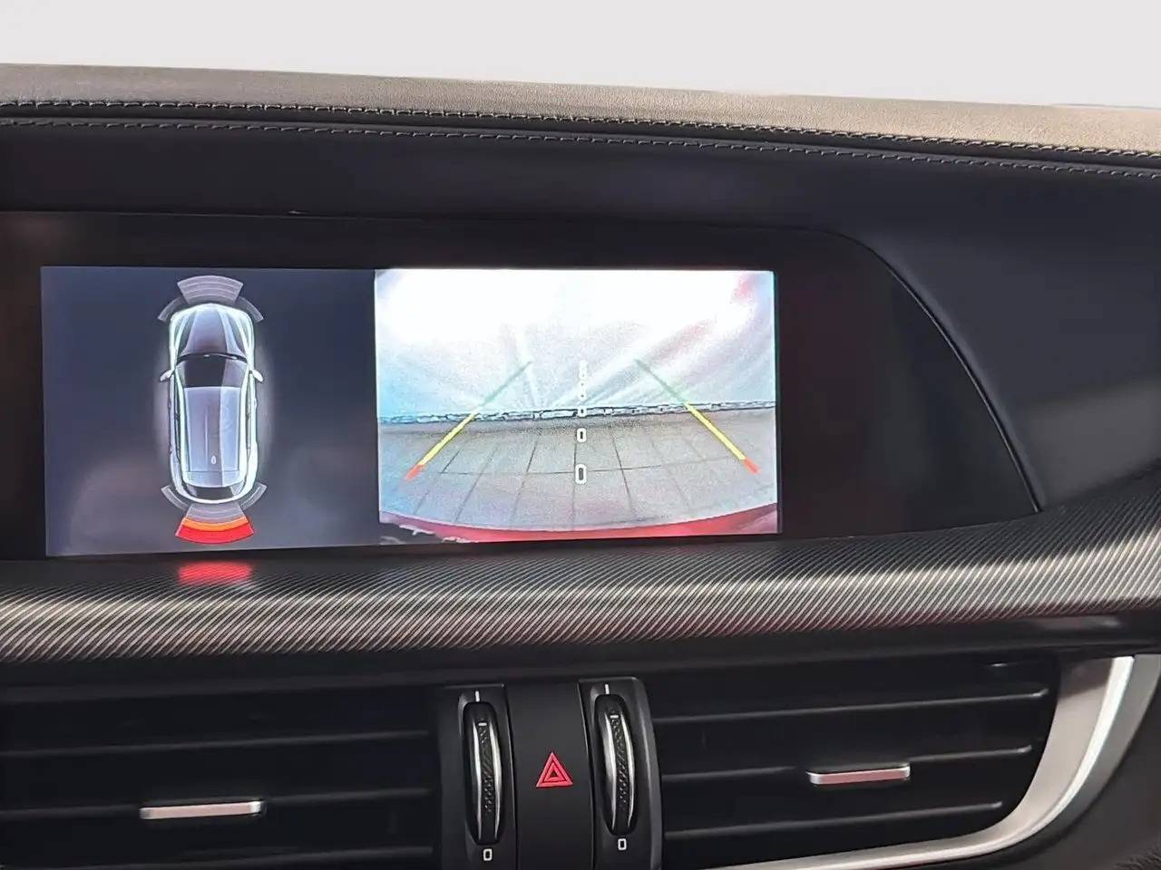 Alfa Romeo Stelvio снимка Alfa Romeo Stelvio