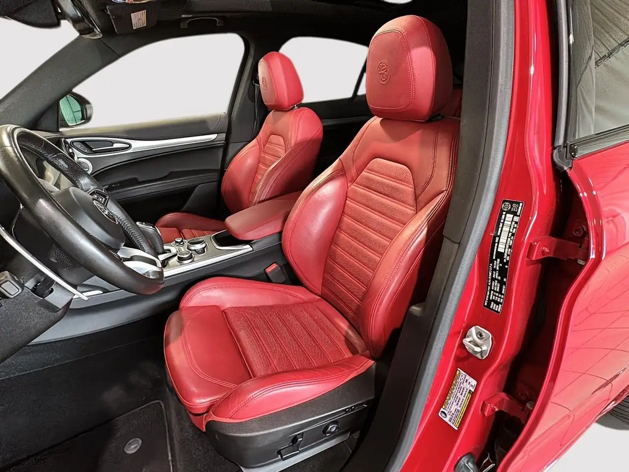 Alfa Romeo Stelvio снимка Alfa Romeo Stelvio