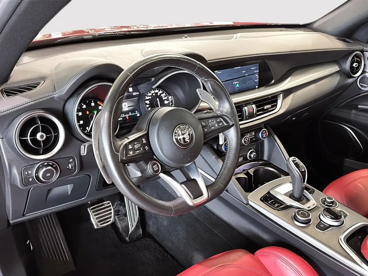 Alfa Romeo Stelvio снимка Alfa Romeo Stelvio