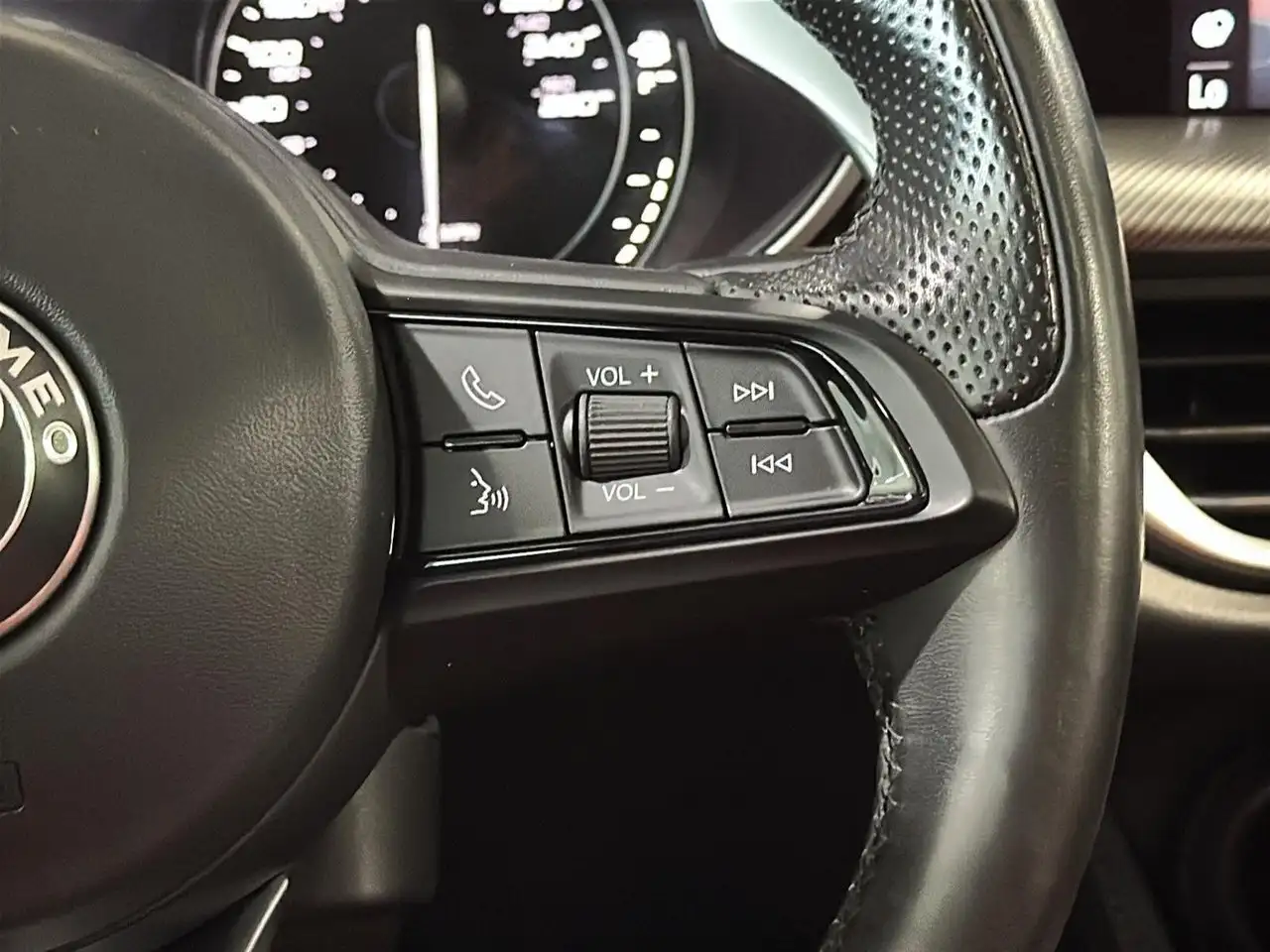 Alfa Romeo Stelvio снимка Alfa Romeo Stelvio