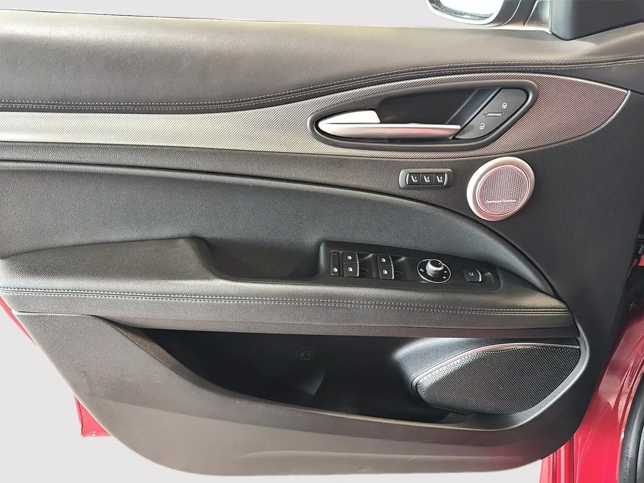 Alfa Romeo Stelvio снимка Alfa Romeo Stelvio