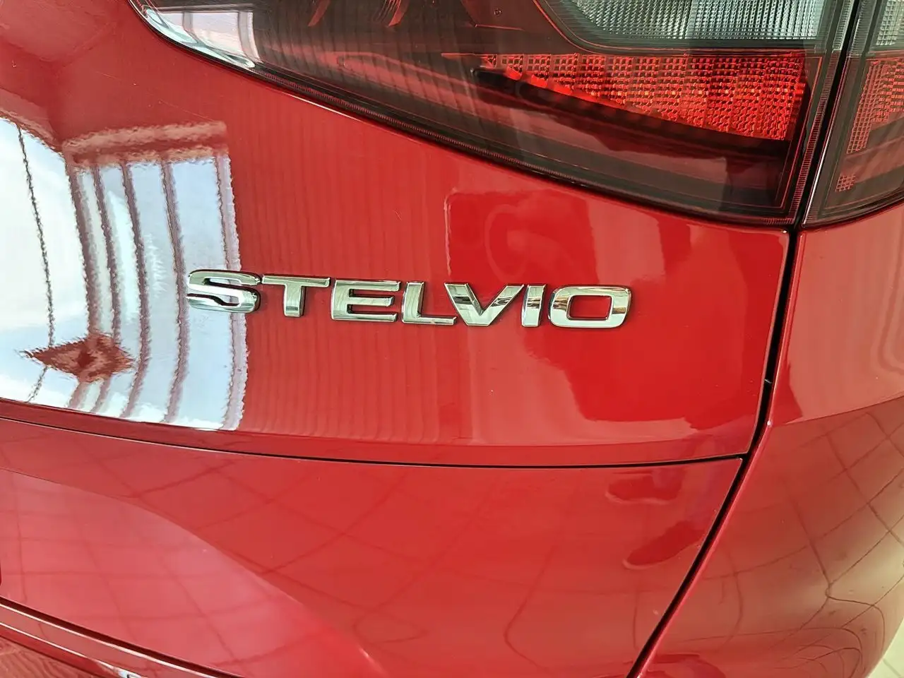 Alfa Romeo Stelvio снимка Alfa Romeo Stelvio