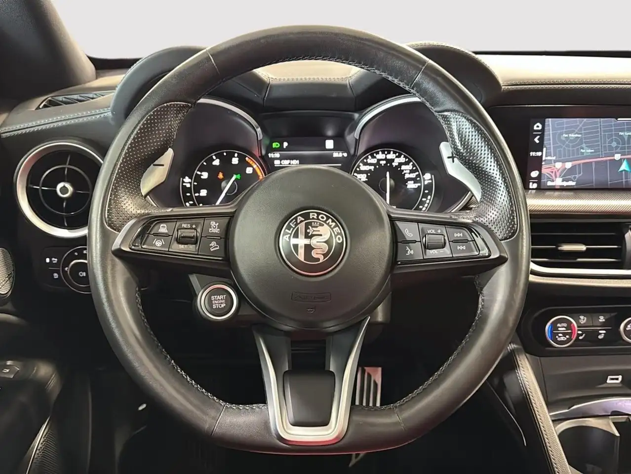 Alfa Romeo Stelvio снимка Alfa Romeo Stelvio
